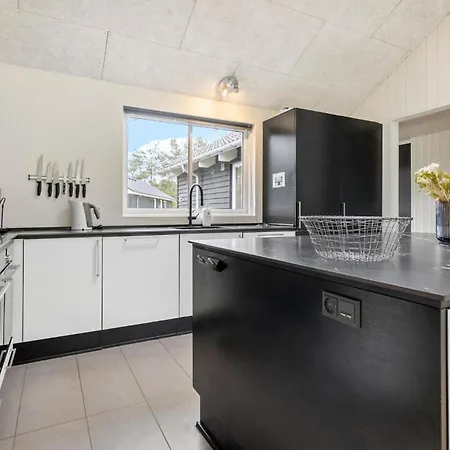 Pet Friendly In With Kitchen Neksø