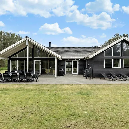 Pet Friendly In With Kitchen